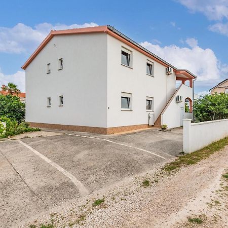 Lovely Apartment In Vir With Kitchen 外观 照片
