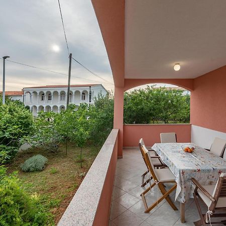 Lovely Apartment In Vir With Kitchen 外观 照片