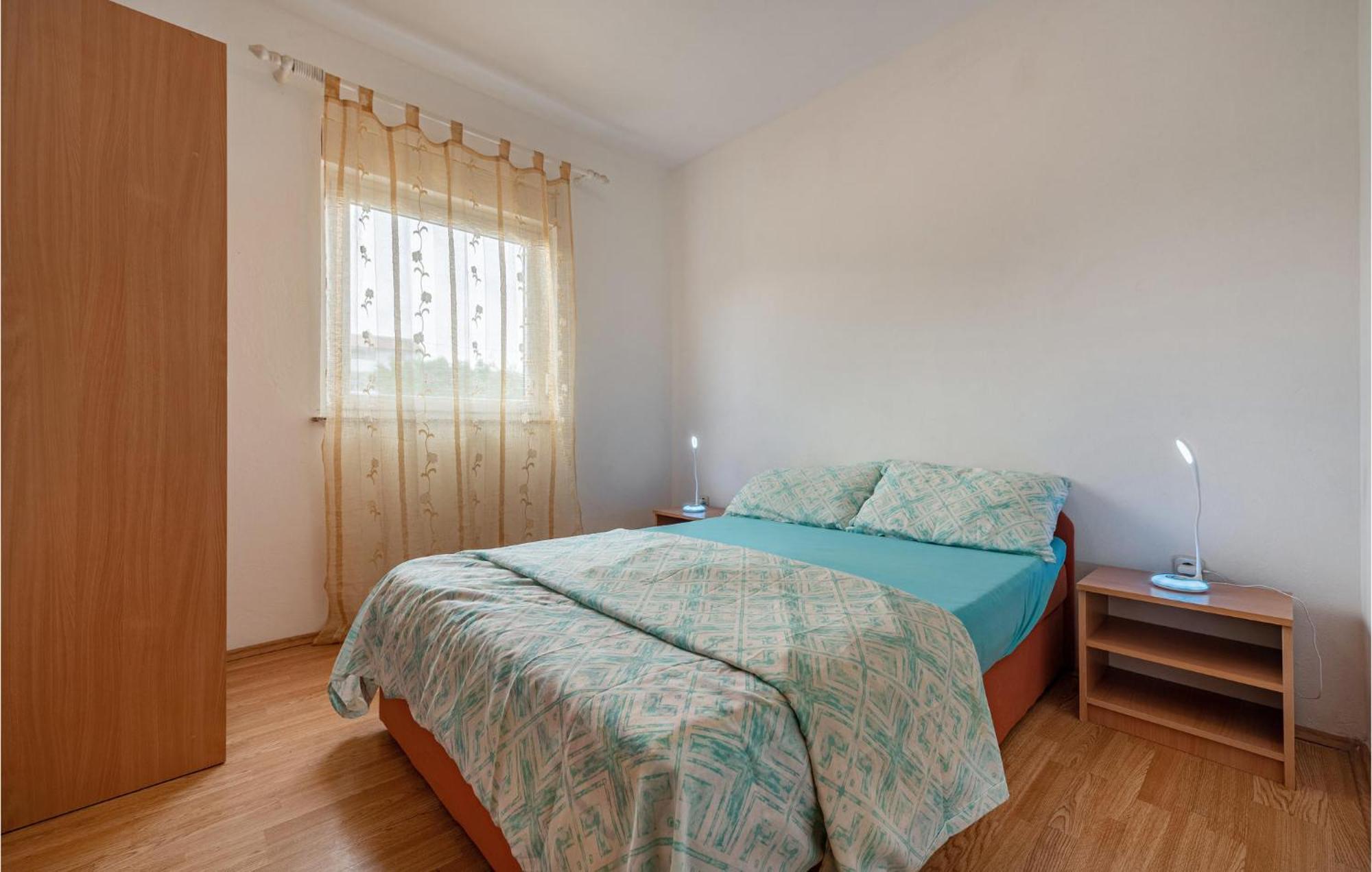 Lovely Apartment In Vir With Kitchen 外观 照片